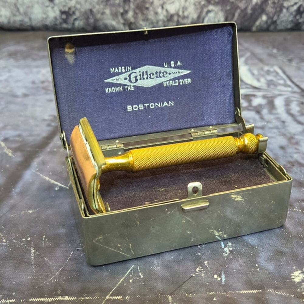 Antique 1920s Gillette Bostonian Gold Mechanical Riser Case With Razor